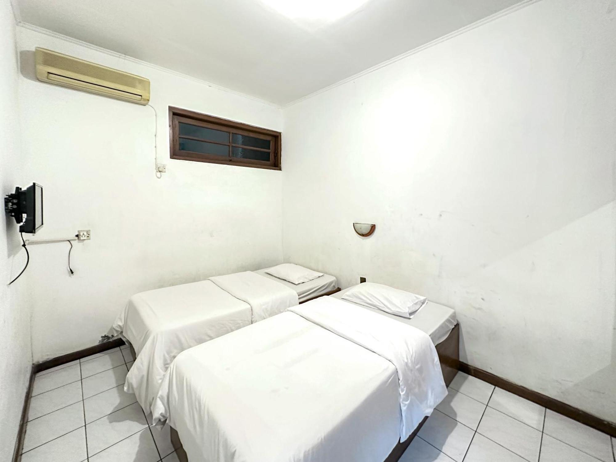 OYO 759 Hotel Dewi Sri Yogyakarta Exterior foto