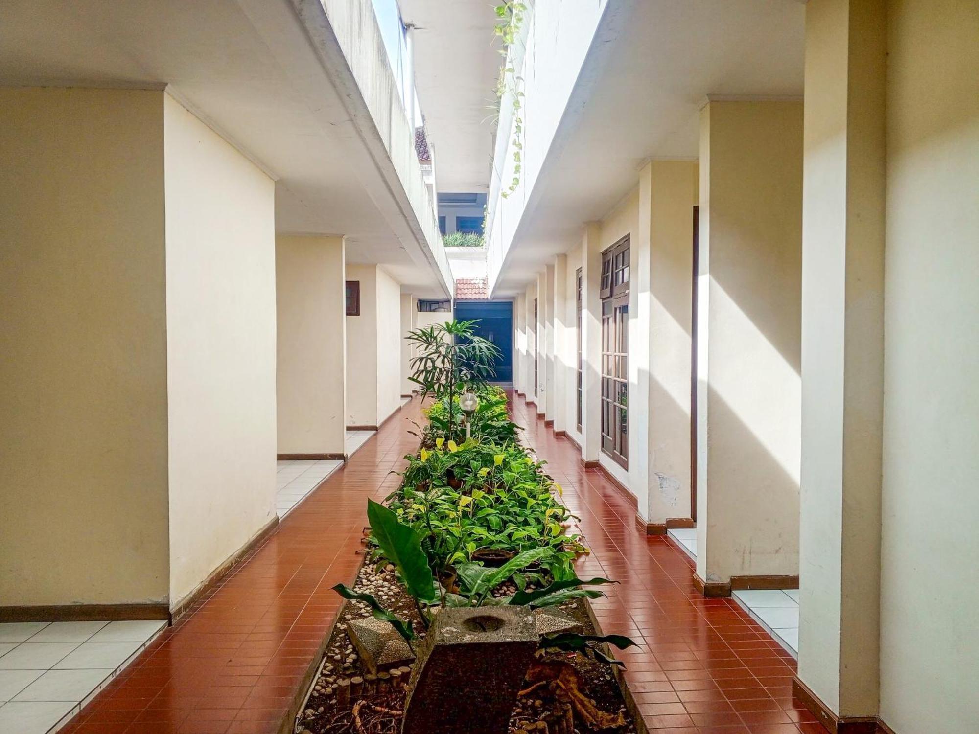 OYO 759 Hotel Dewi Sri Yogyakarta Exterior foto