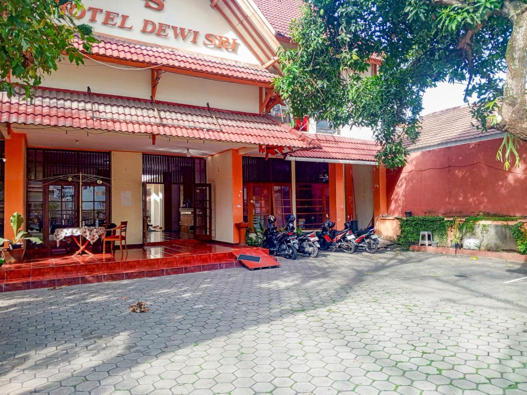 OYO 759 Hotel Dewi Sri Yogyakarta Exterior foto