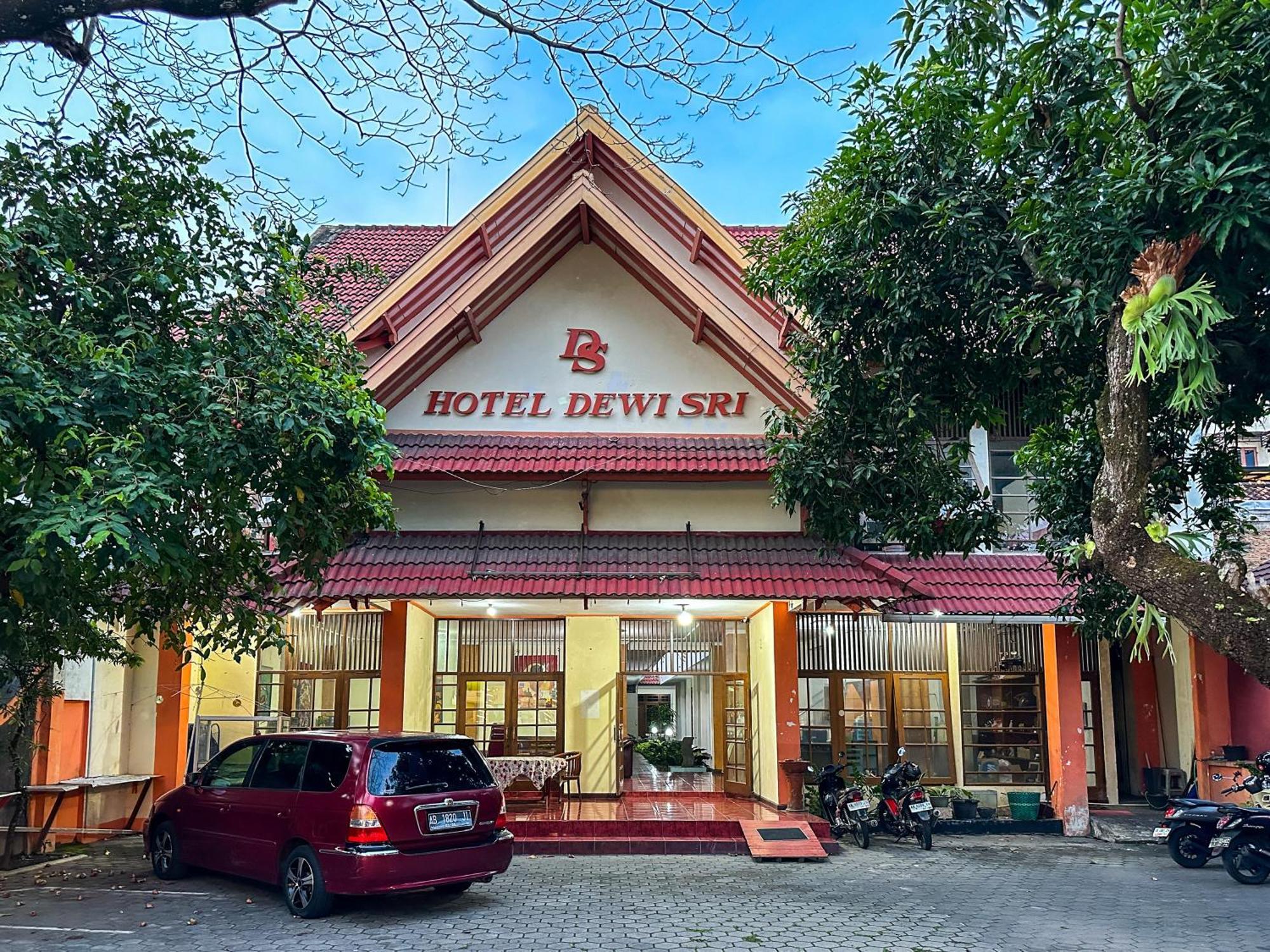 OYO 759 Hotel Dewi Sri Yogyakarta Exterior foto