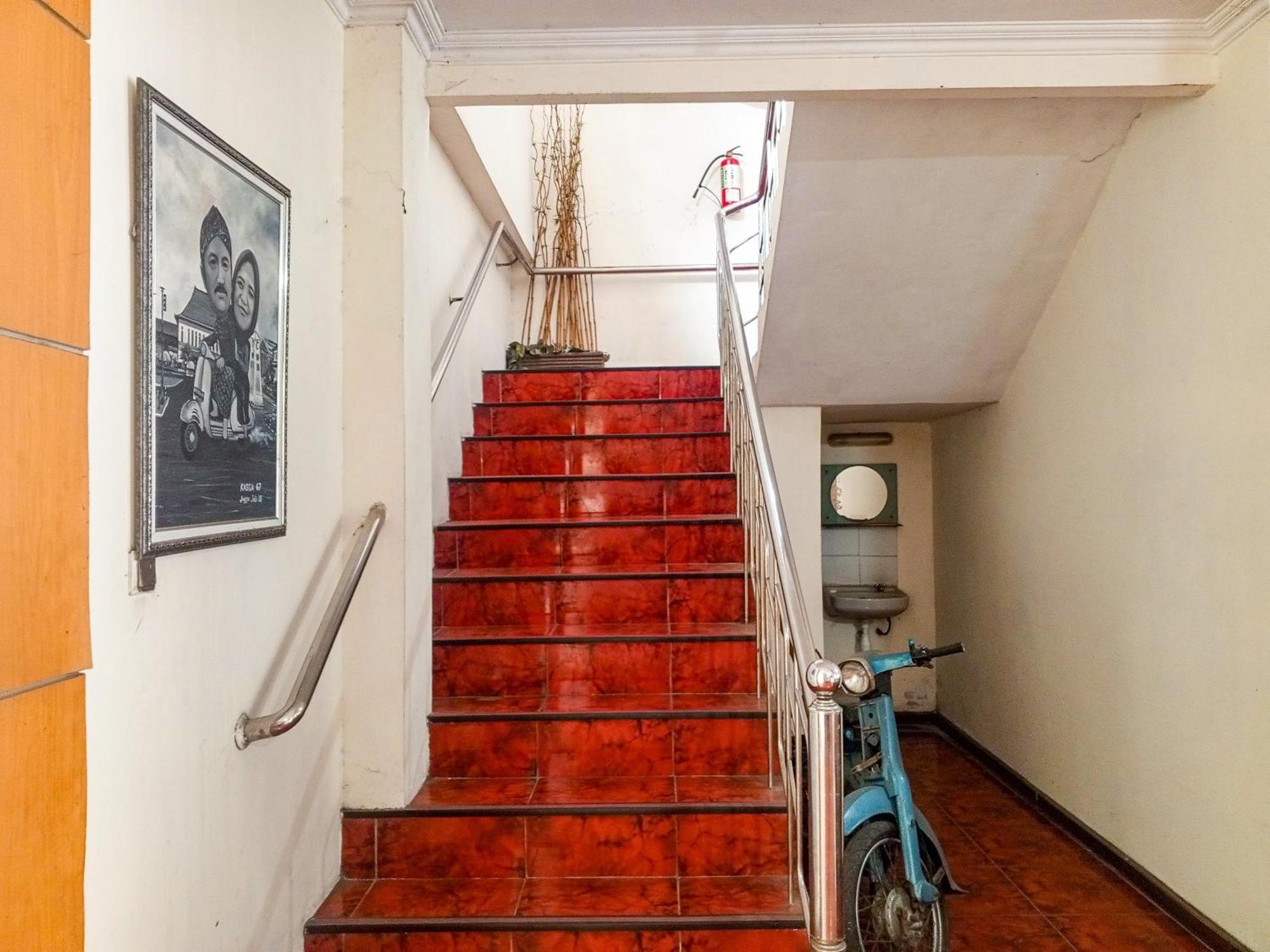 OYO 759 Hotel Dewi Sri Yogyakarta Exterior foto