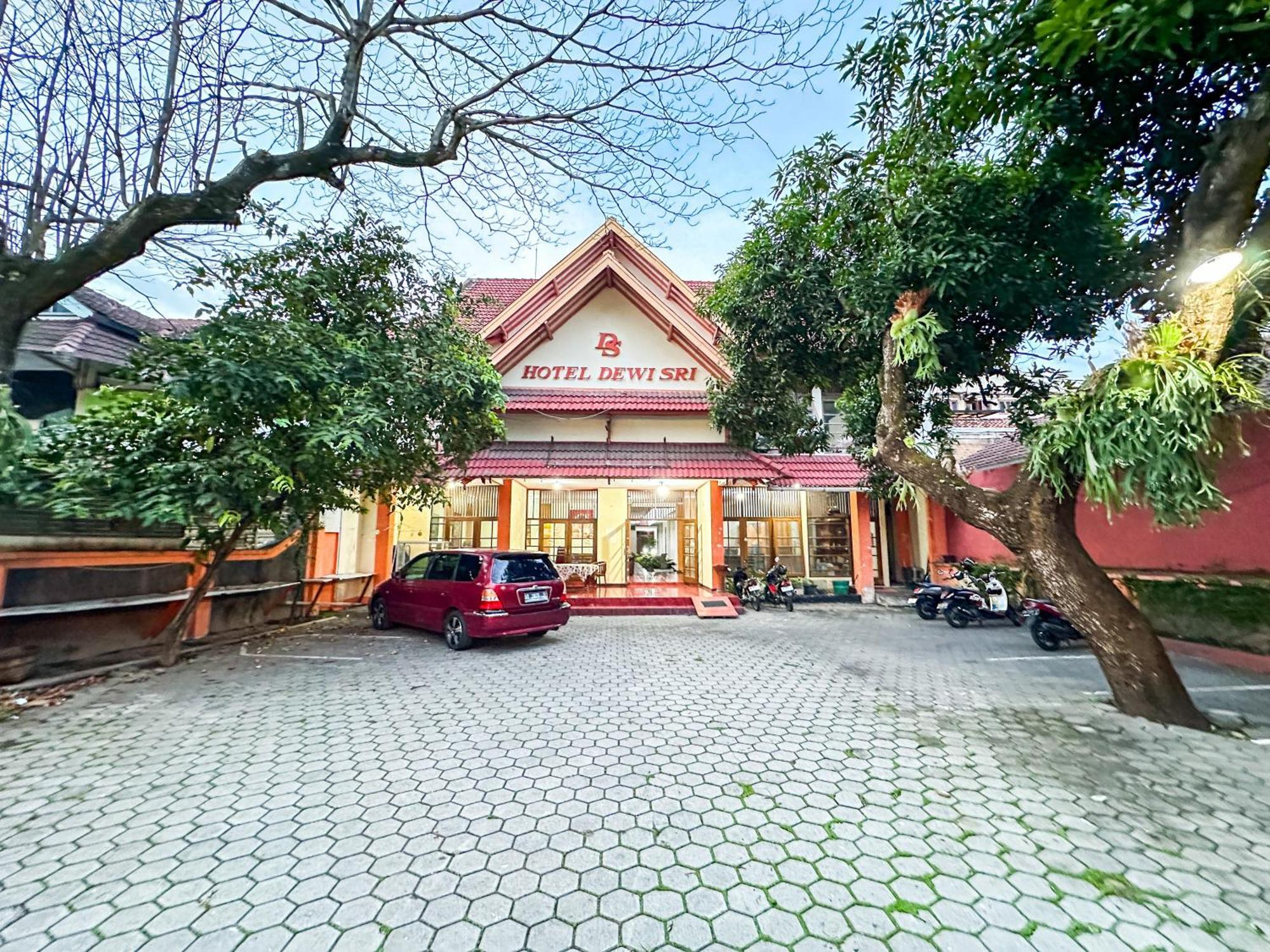 OYO 759 Hotel Dewi Sri Yogyakarta Exterior foto